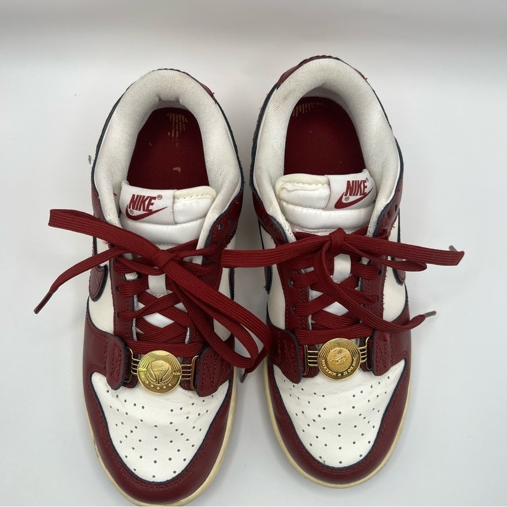 Nike Dunk Low SE Sisterhood Sneaker - Picture 4 of 9